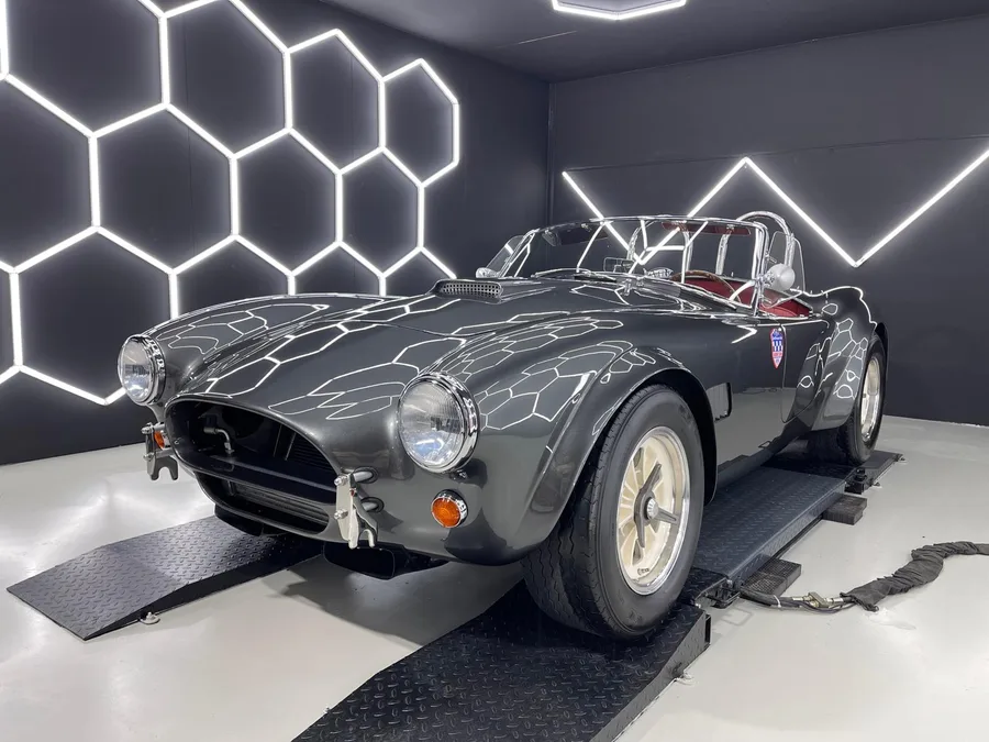 Réplique AC Cobra grise, face avant