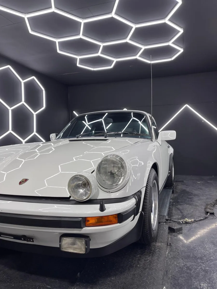 Porsche 911 Targa blanche classique, face avant