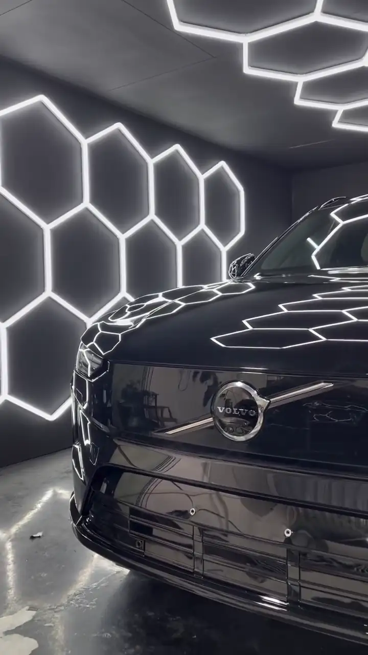 Volvo EX90 noire après correction de peinture, micro-rayures effacées