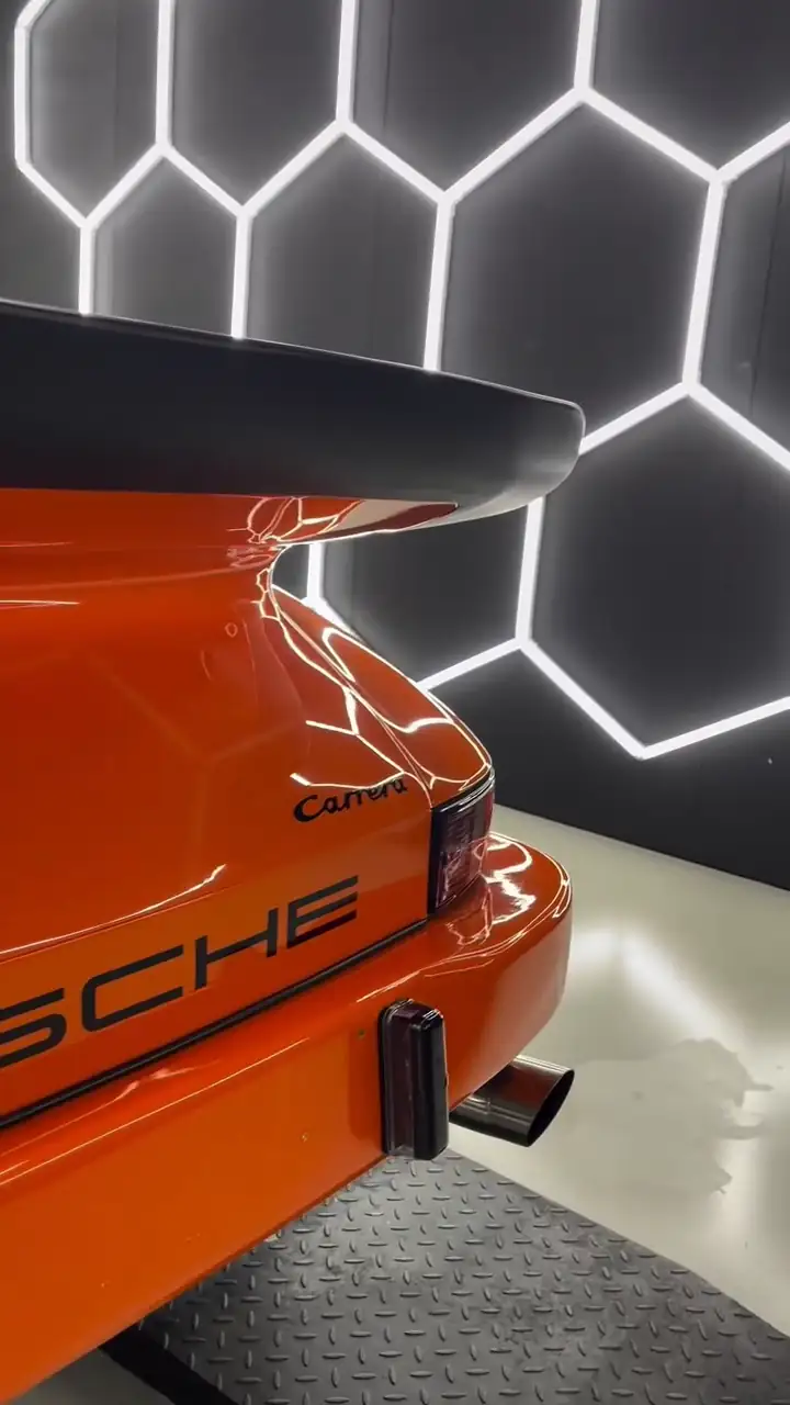 Porsche 911 Carrera RS restaurée esthétiquement dans l’atelier de Barchon