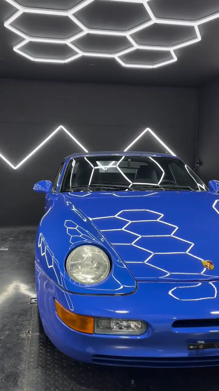 Porsche 968 Cabriolet de collection après remise en état extérieure et intérieure